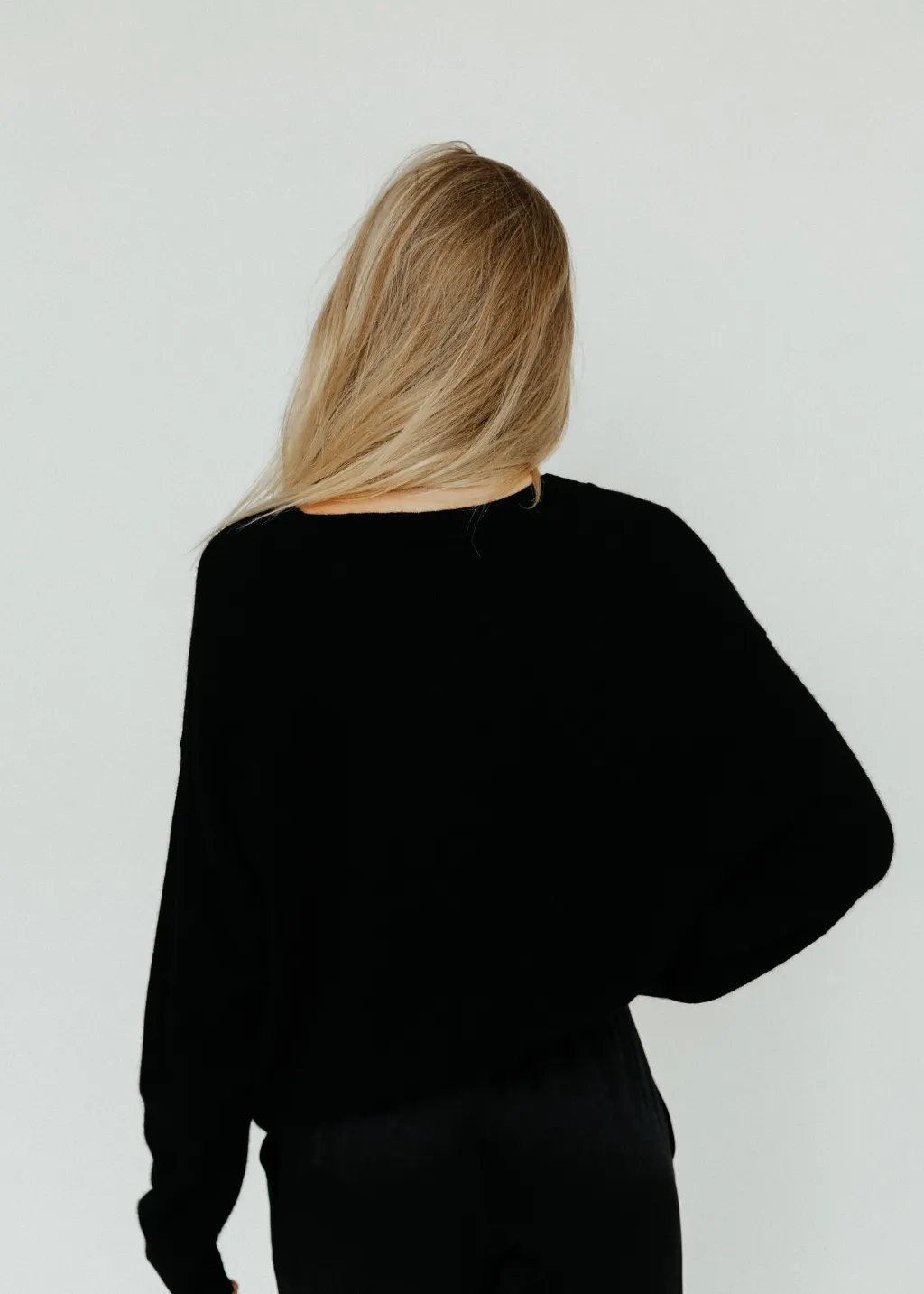 Elizabeth V-Neck Cashmere Sweater in Black