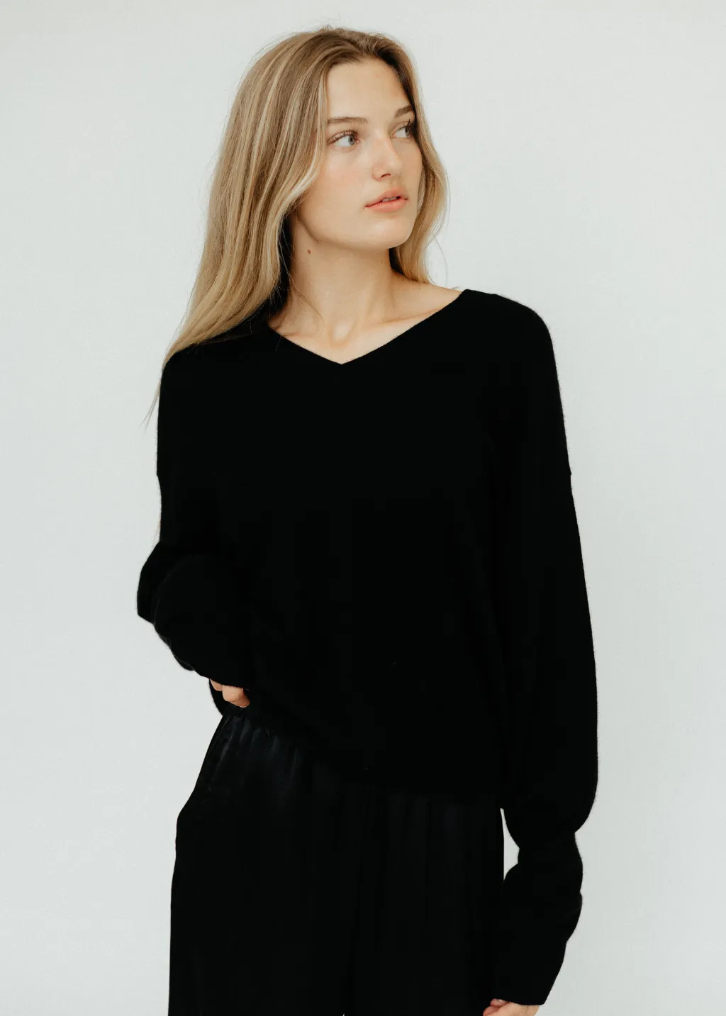 Elizabeth V-Neck Cashmere Sweater in Black