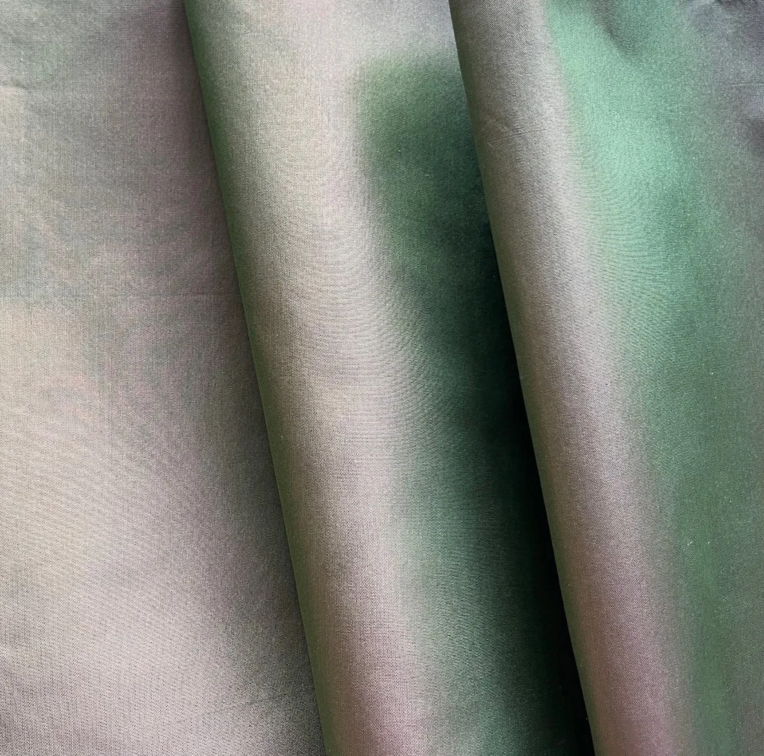 Iridescent Grass Green Silk Taffeta (Made in India)