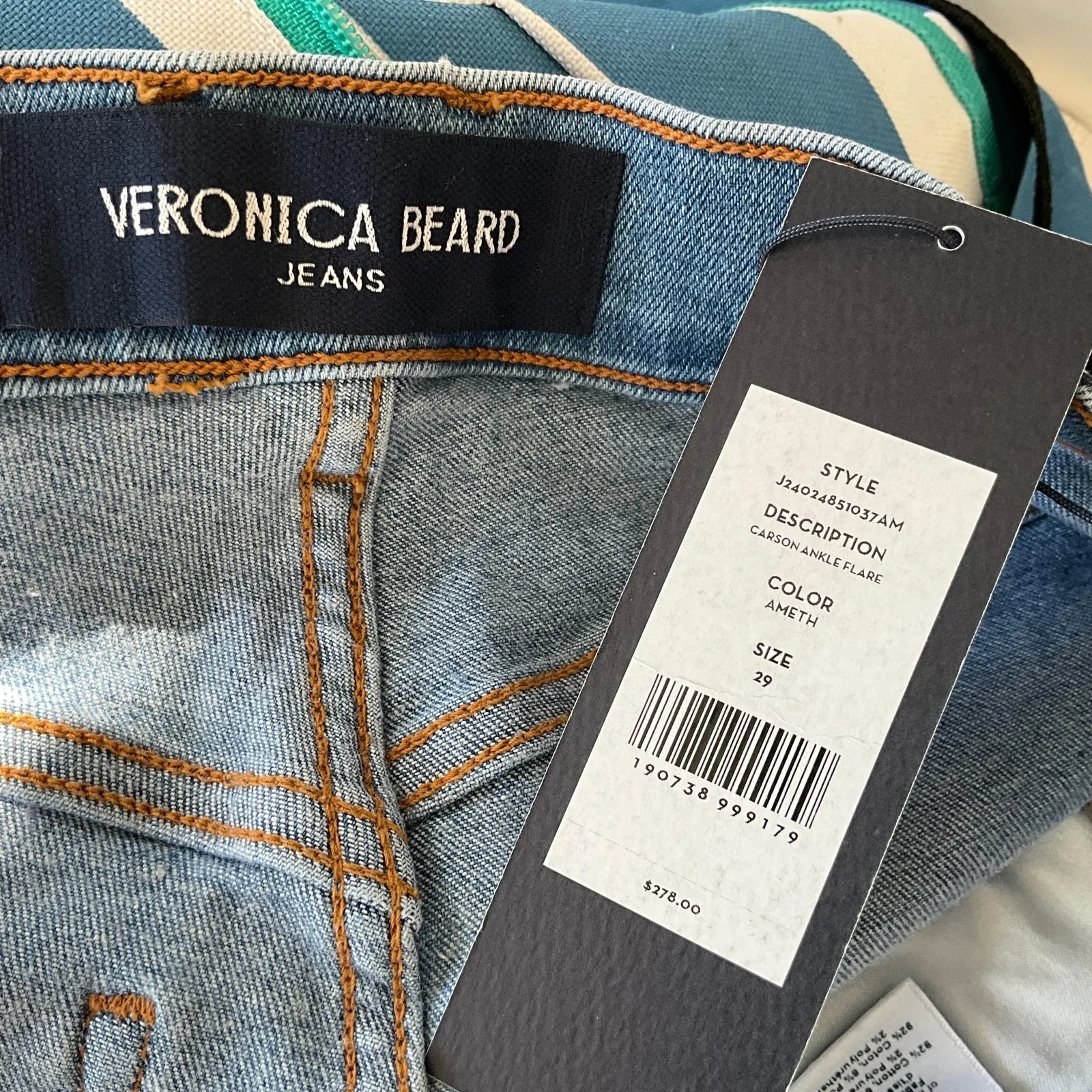 Veronica Beard Women´s Carson Kick Flare Jean Faded Wash Blue Color Sz 29